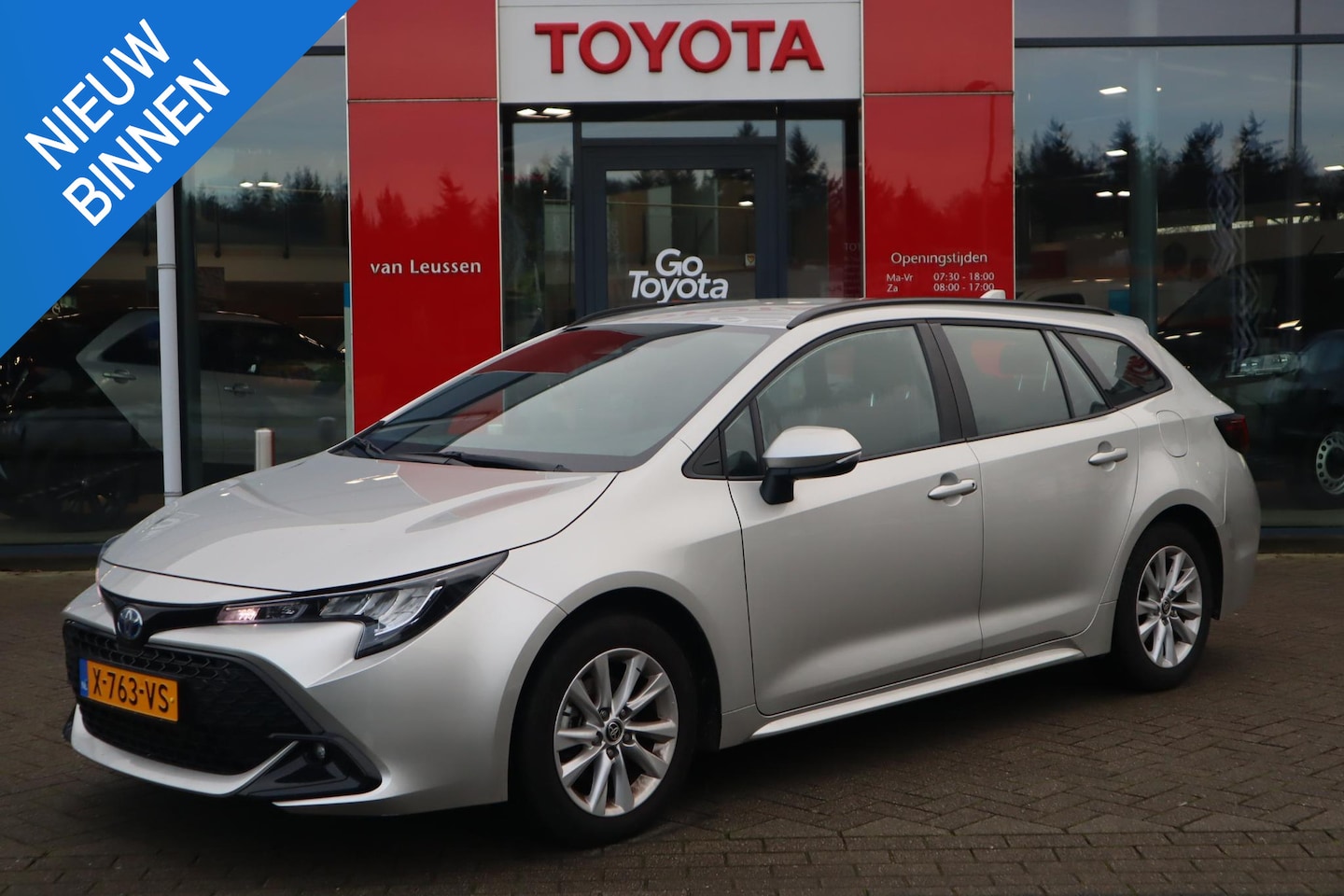 Toyota Corolla Touring Sports - Hybrid 140 NL-AUTO NAVI APPLE/ANDROID AD-CRUISE LED DAB+ PARKCAMERA LM-VELGEN - AutoWereld.nl