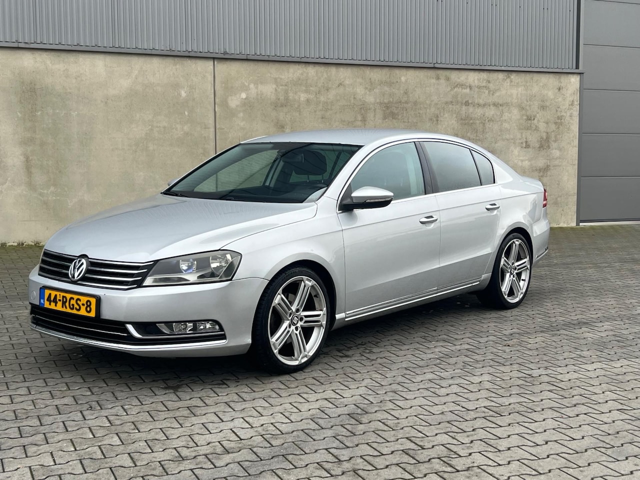 Volkswagen Passat - 1.8 TSI Highline Sedan DSG+NAVI SCHERM+LEDER+CRUISE+MF STUUR+CLIMATE AIRCO+ELEKTRISCHE PAK - AutoWereld.nl