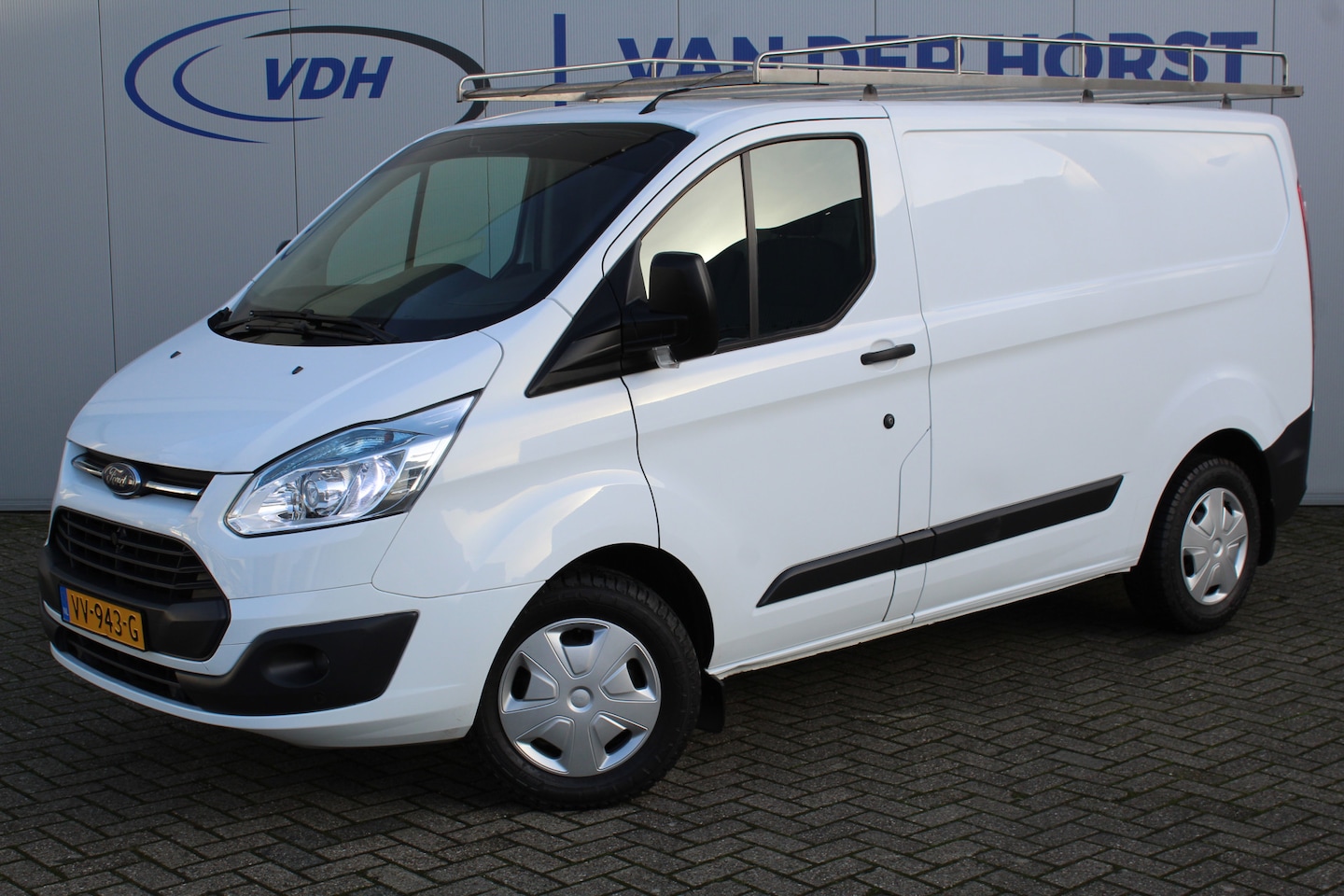 Ford Transit Custom - 270 2.2-101pk TDCI L1H1 Trend. Nette Ford Transit Custom. Airco, navigatie, telefoonvoorb. - AutoWereld.nl