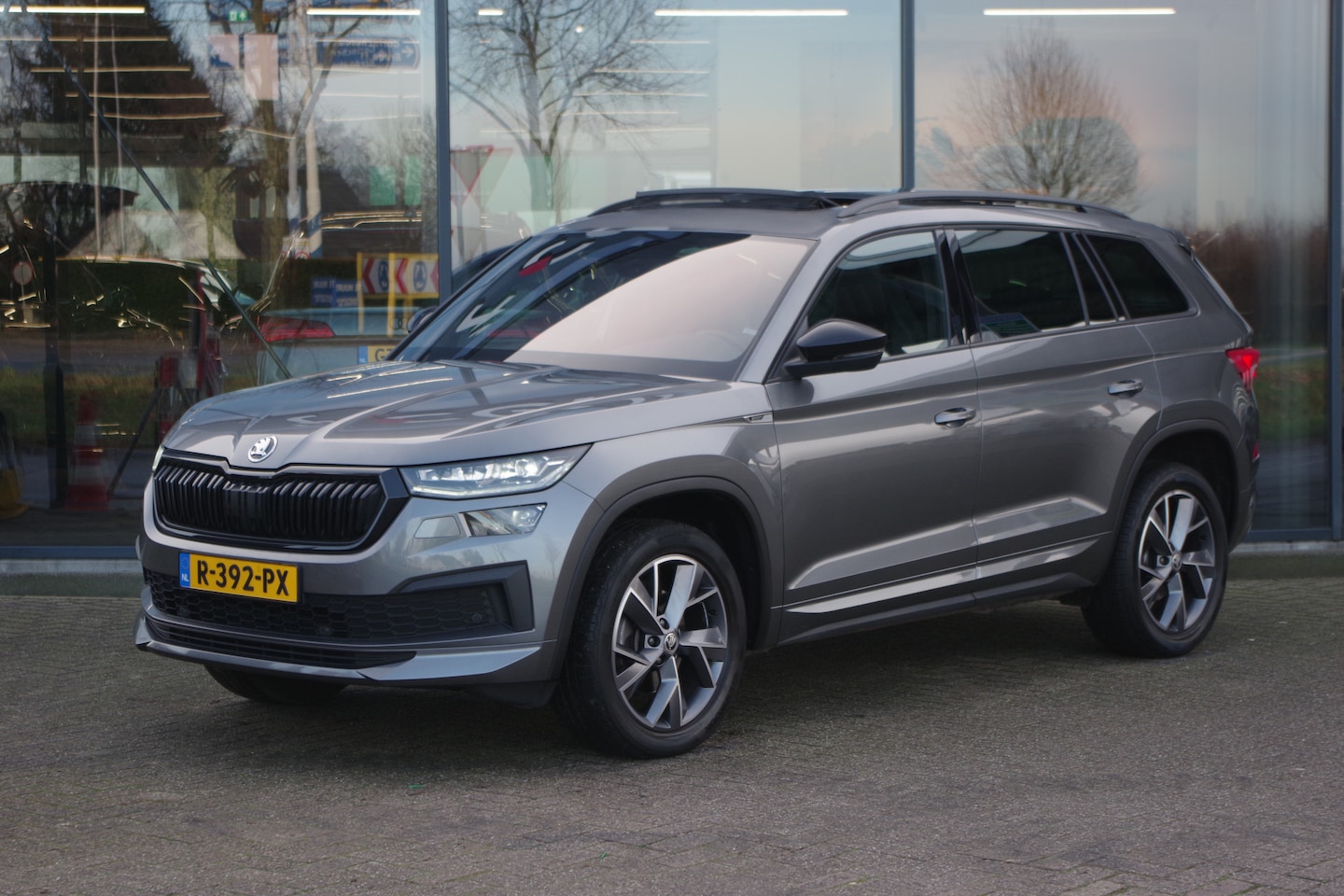 Skoda Kodiaq - 1.5 TSI Sportline Business 7p. 1.5 TSI Sportline Business 7p., Panoramadak, Elekt. Trekhaak, Memory, Camera, 19'' Inch - AutoWereld.nl