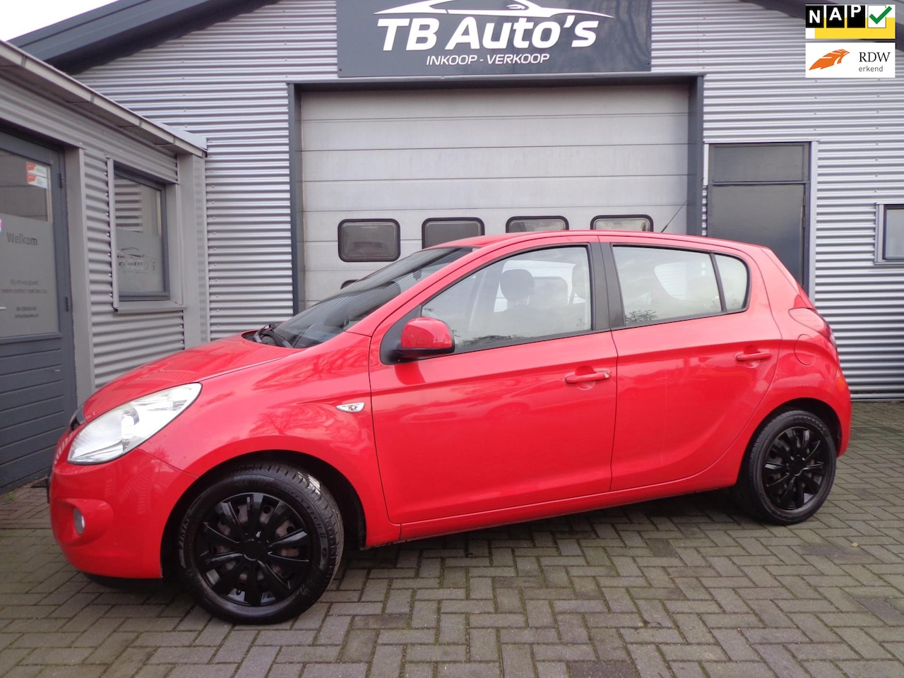 Hyundai i20 - 1.2i Dynamic Version 5-DRS ! AIRCO - AutoWereld.nl