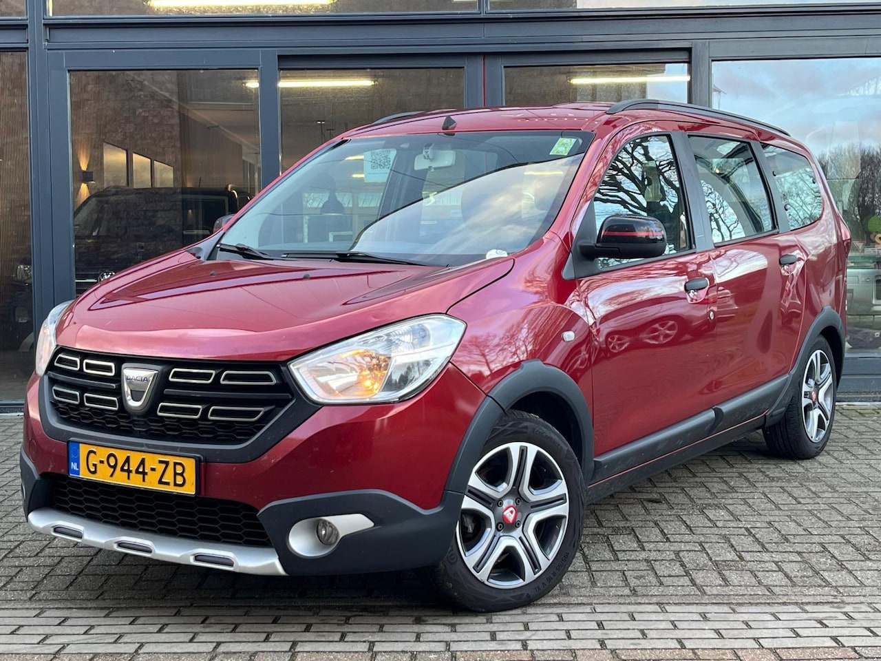 Dacia Lodgy - 1.3 TCe Tech Road 7p. | Trekhaak 1400kg | Cruise Control | Telefoonvoorbereiding | Navigat - AutoWereld.nl