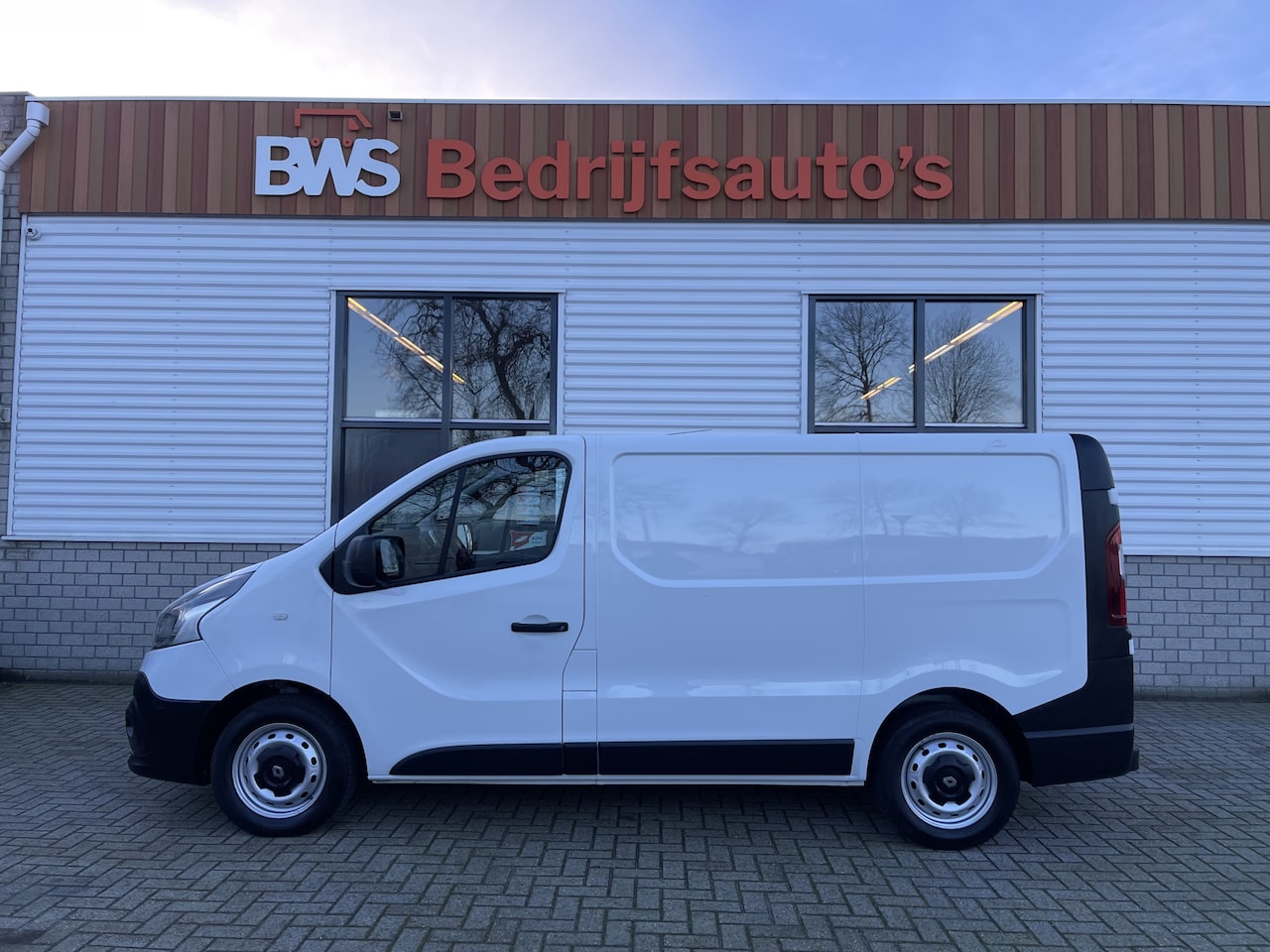 Renault Trafic - 1.6 dCi T27 L1H1 Comfort / vaste prijs rijklaar € 8950 ex btw / airco / cruise / navigatie - AutoWereld.nl