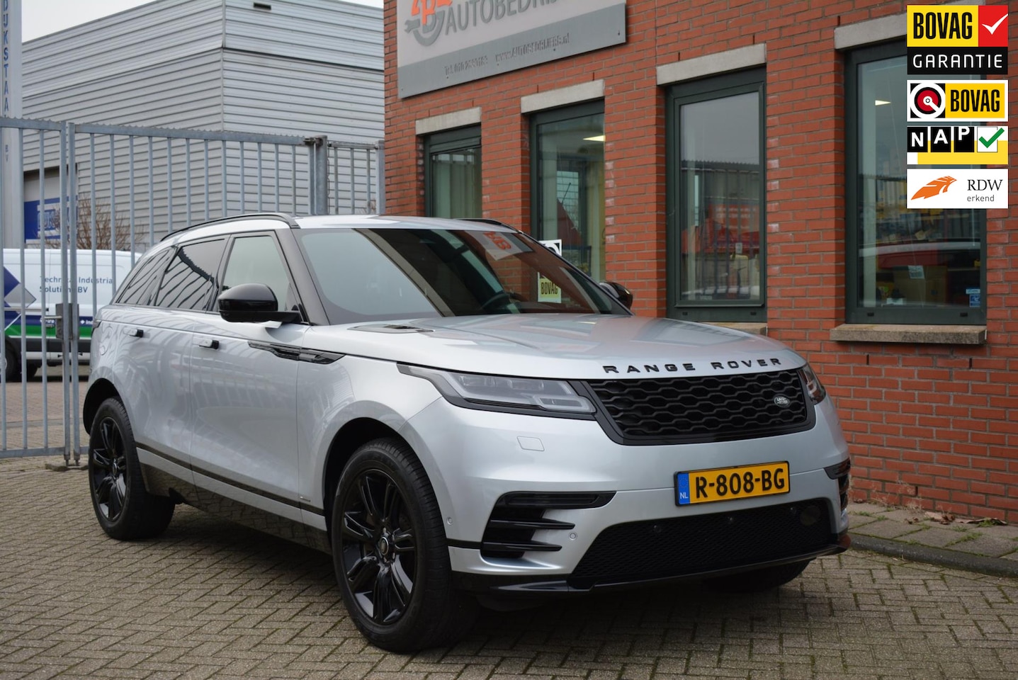 Land Rover Range Rover Velar - 2.0 P400e R-Dynamic BLACK PACK PANO - AutoWereld.nl