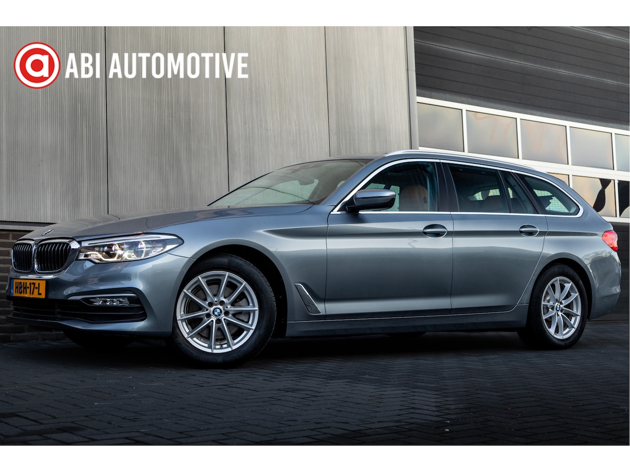 BMW 5-serie Touring - 520d 164 pk High Executive /BTW-Auto/ Pano-Dak/ Xenon-LED/ Leder/ Park.Sens/ Navigatie/ Tr - AutoWereld.nl