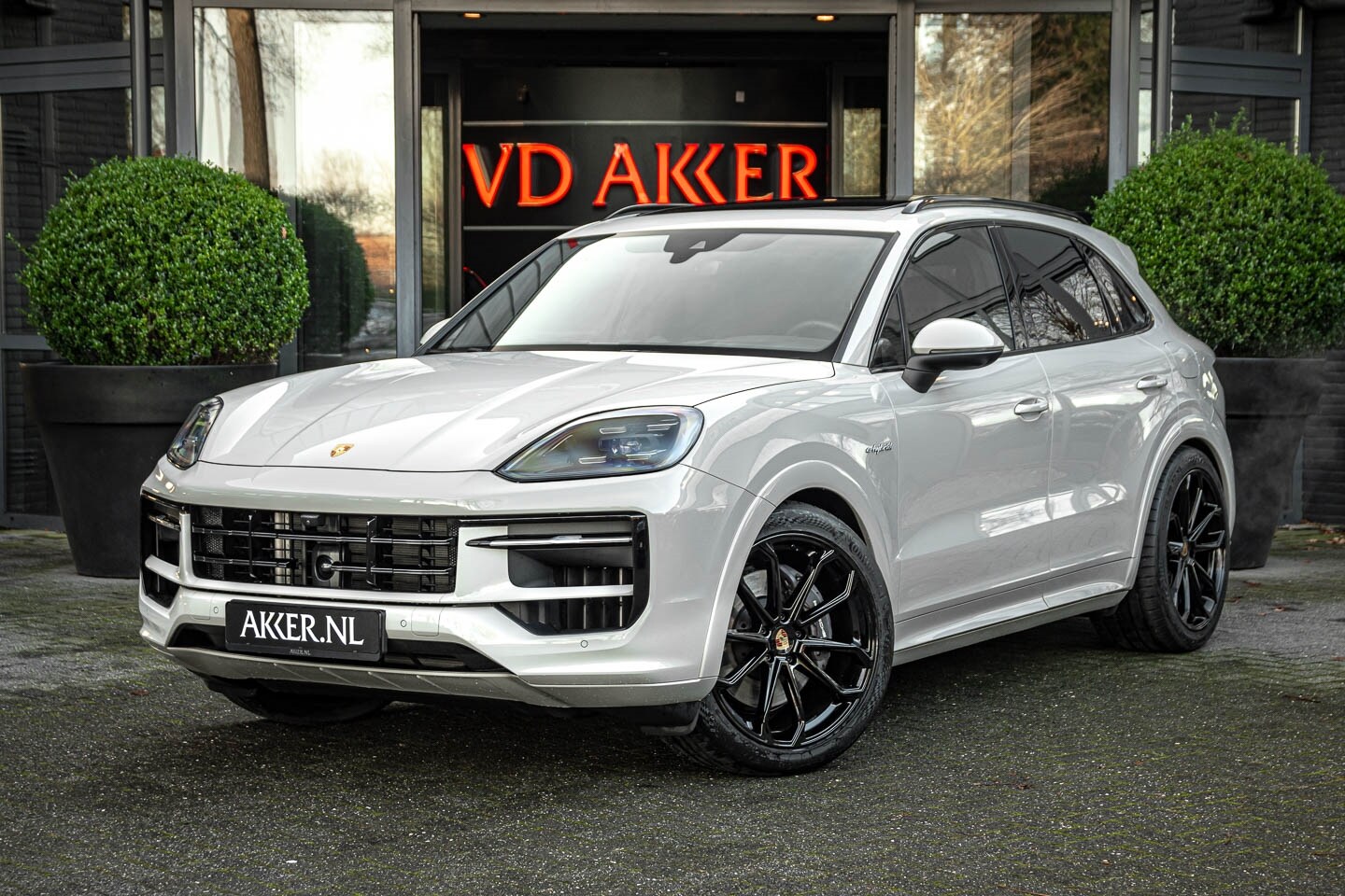 Porsche Cayenne - E-HYBRID SPORTDESIGN+HEADUP+3DCAMERA+PANO.DAK+LUCHTVERING - AutoWereld.nl