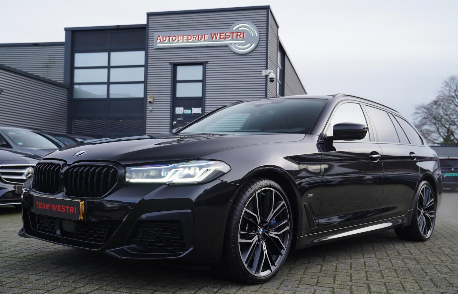 BMW 5-serie Touring - 530d High Executive Edition | Panorama | HuD | Facelift | LASER | Trekhaak | Adaptieve cru - AutoWereld.nl