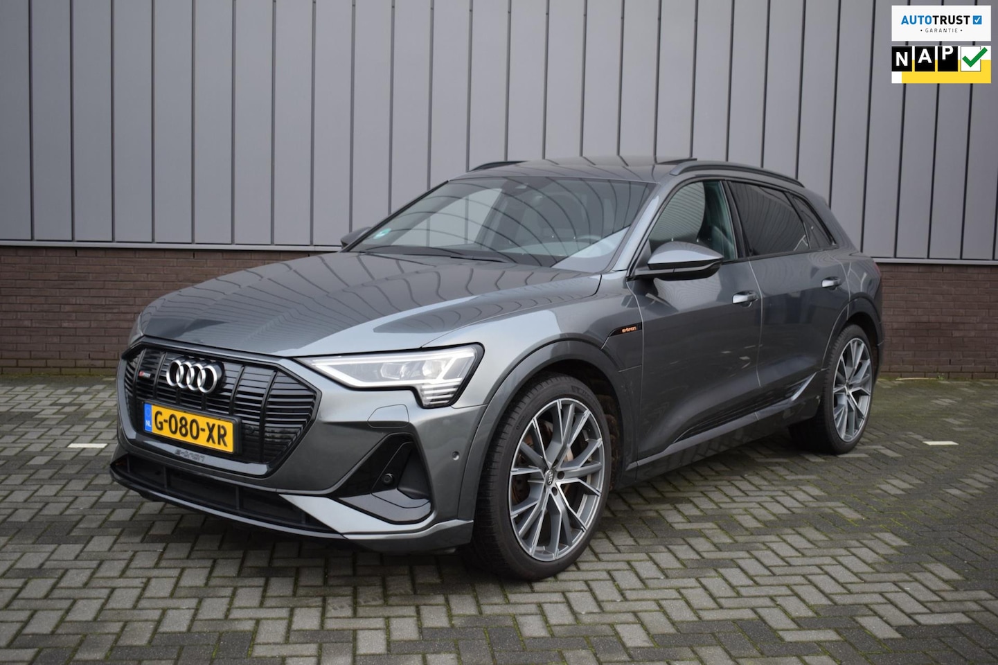 Audi e-tron - E-tron 50 quattro Launch edition Black 71 kWh PANORAMADAK / LUCHTVERING / S- LINE / ADAPT. - AutoWereld.nl