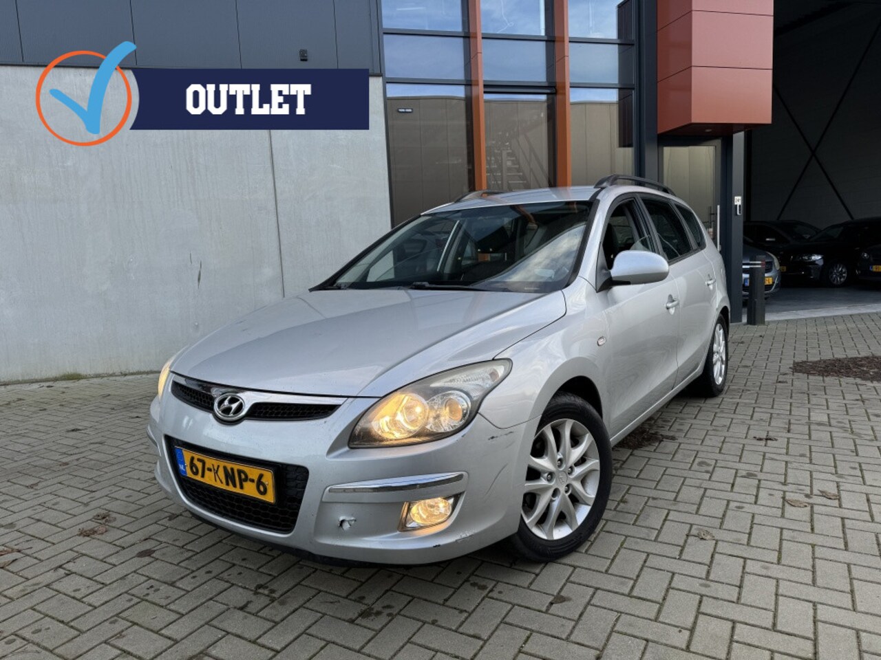 Hyundai i30 CW - 1.6i Dynamic ECC NAVI NAP BT - AutoWereld.nl