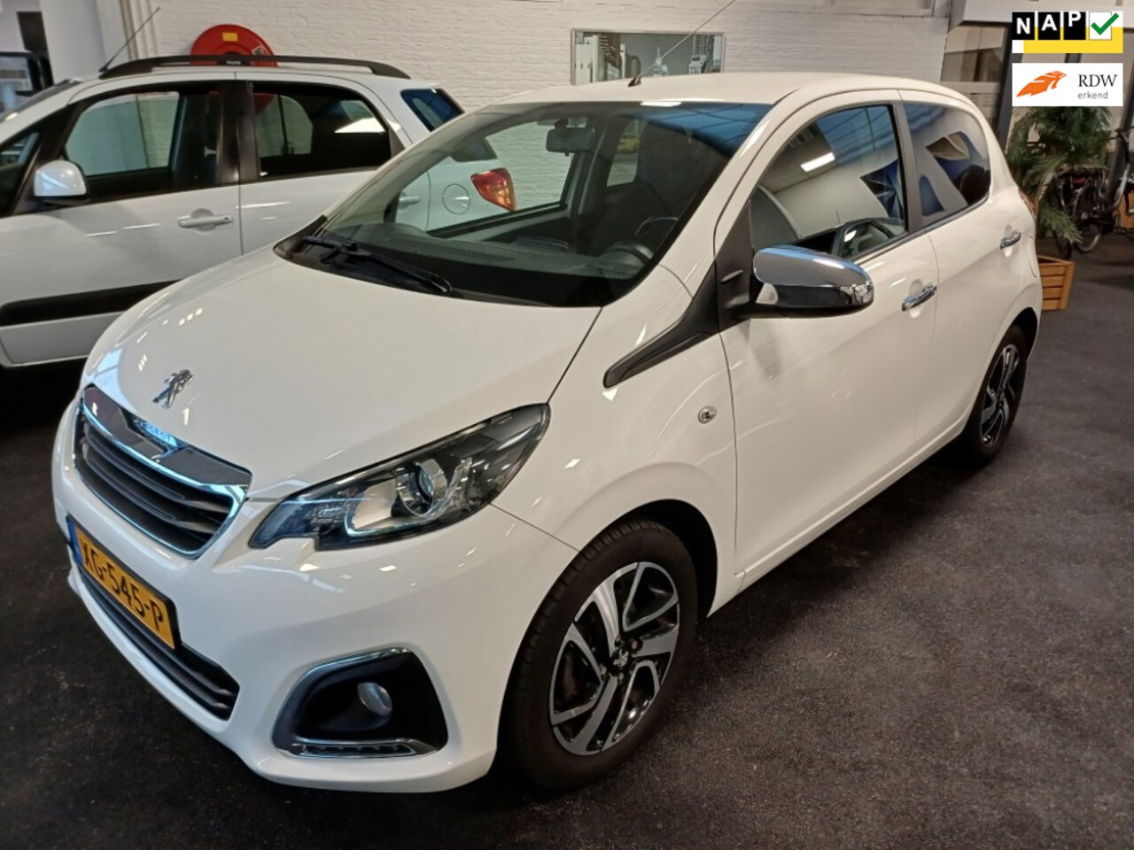 Peugeot 108 - 1.0 e-VTi Allure 1.0 e-VTi Allure - AutoWereld.nl