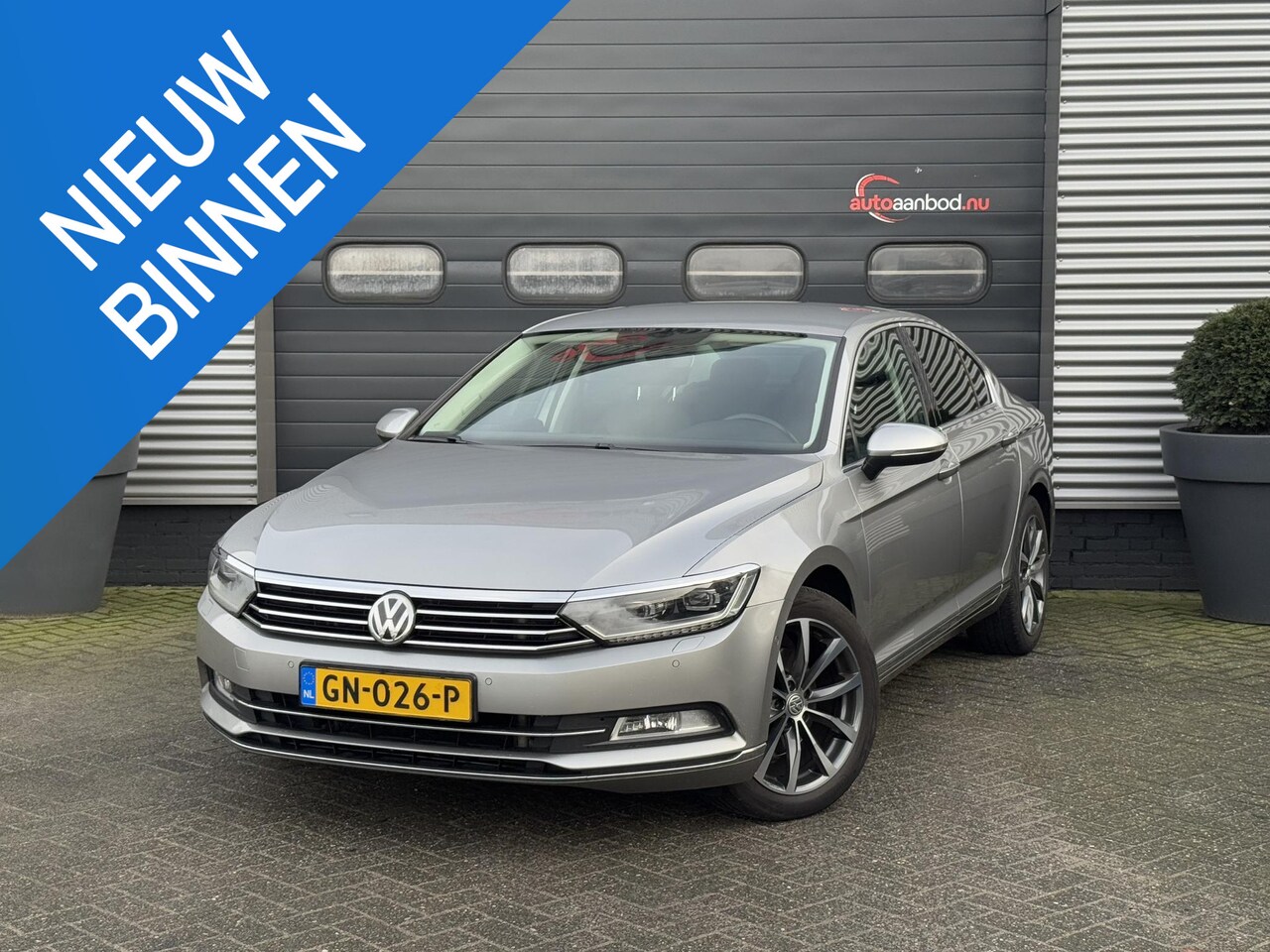 Volkswagen Passat - 2.0 TDI Highline | Navigatie | Led | Carplay | Lichtmetalen Velgen | Parkeersensoren | Tre - AutoWereld.nl