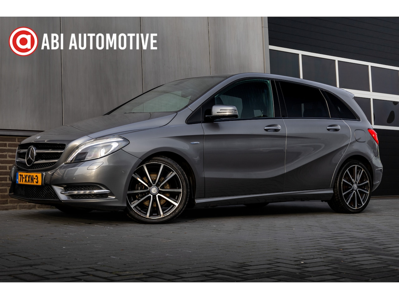 Mercedes-Benz B-klasse - 180 123 pk Ambition / NL-Auto/ Xenon/ Sport-Pakket/ Night-Pakket/ Navigatie/ Park.Sens/ Cl - AutoWereld.nl