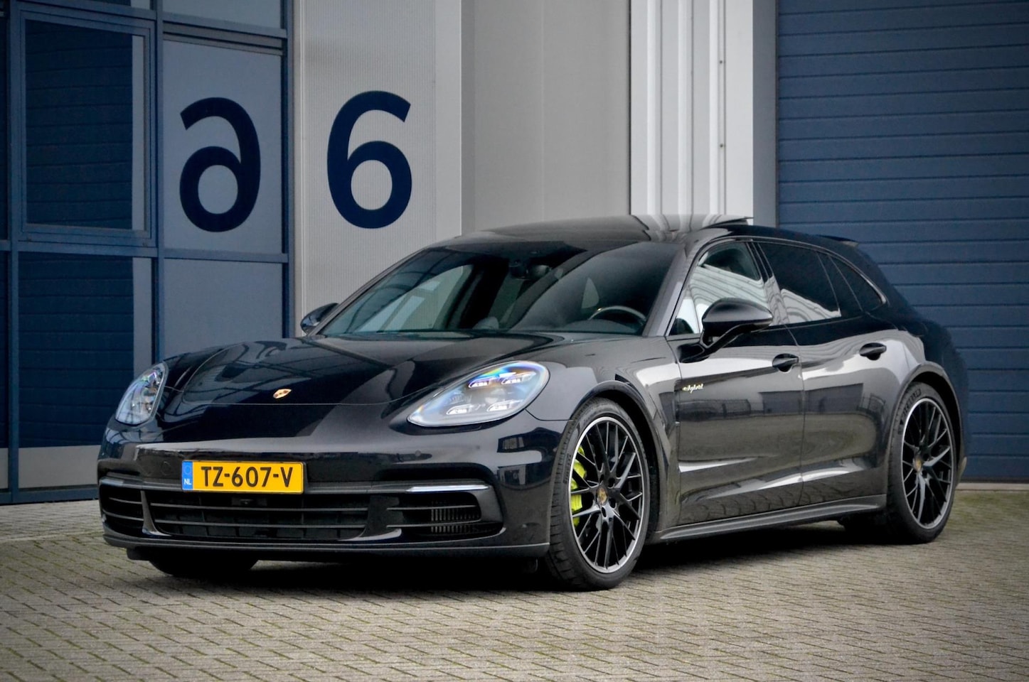 Porsche Panamera Sport Turismo - 2.9 4 E-Hybrid / Pano Dak / Sport Chrono / PDLS / 21 Inch / Soft Close - AutoWereld.nl