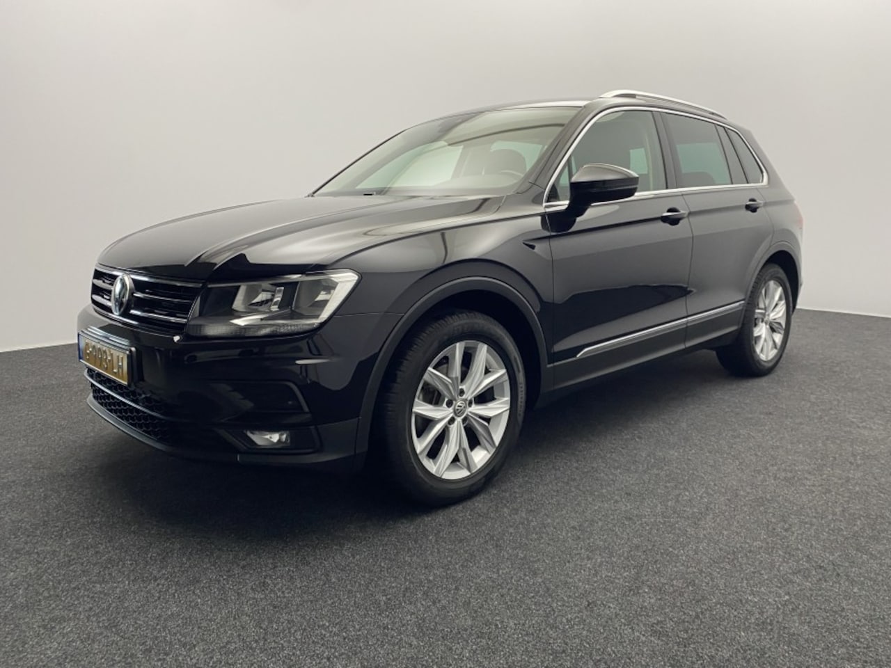 Volkswagen Tiguan - 1.5 TSI Comfortline Business | Navigatie | Trekhaak | Cruise Adaptief | - AutoWereld.nl