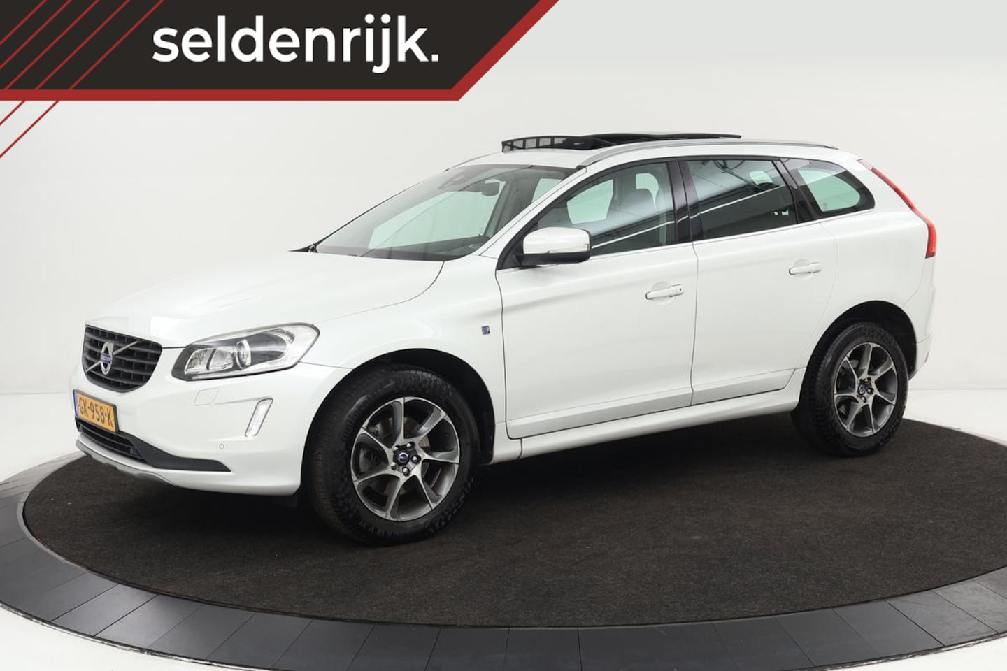 Volvo XC60 - 2.0 D4 Ocean Race | Dealer onderhouden | Panoramadak | Leder | Stoel & stuurverwarming | C - AutoWereld.nl