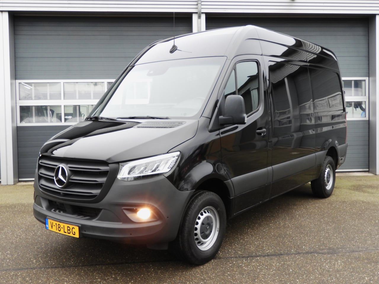 Mercedes-Benz Sprinter - 317 1.9 CDI L2H2 AUT | LED | 360° CAMERA | DISTRONIC - AutoWereld.nl