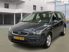 Ford Focus Wagon - 2.0-16V Titanium LEDER CRUISE TREKHAAK 2 X SLEUTELS