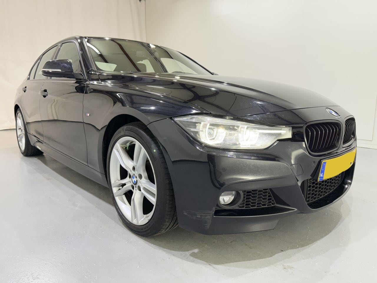 BMW 3-serie - Sedan 318i M Sport Edition Aut8 - AutoWereld.nl