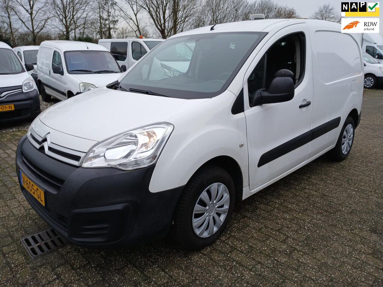 Citroën Berlingo - 1.6 BlueHDI 100 Club Economy S&S airco cruise trekhaak - AutoWereld.nl