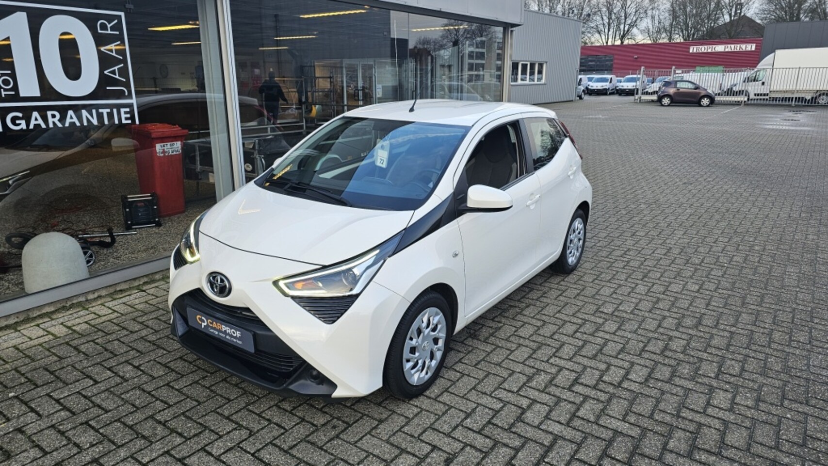 Toyota Aygo - 1.0 x-play NLauto | 1e eigenaar | dealeronderhouden - AutoWereld.nl