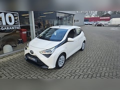 Toyota Aygo - 1.0 x-play NLauto | 1e eigenaar | dealeronderhouden