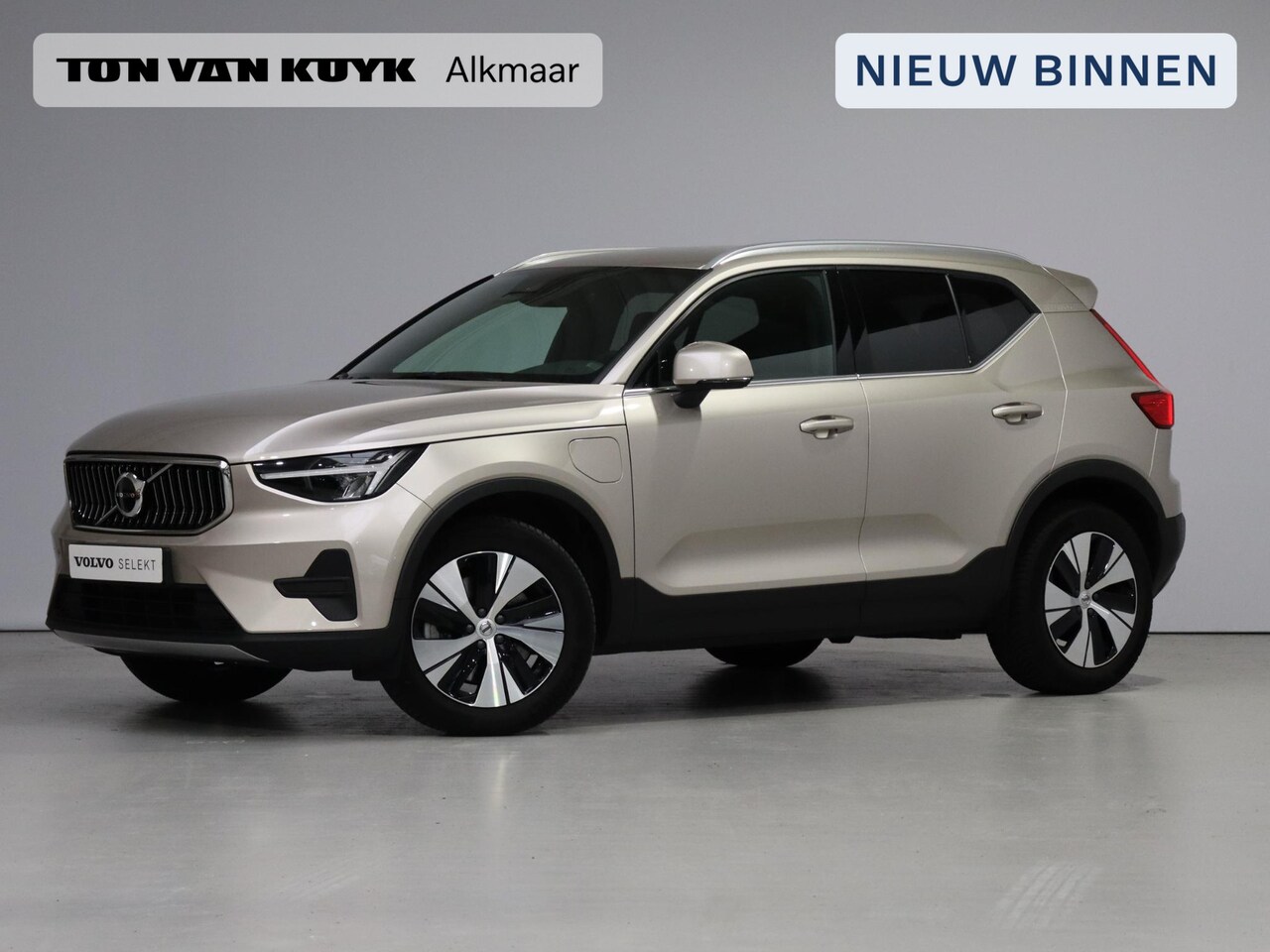 Volvo XC40 - T4 Plug-in hybrid Plus Bright / Trekhaak / Elektr. bed. stoelen / Privacy glass / Harman K - AutoWereld.nl