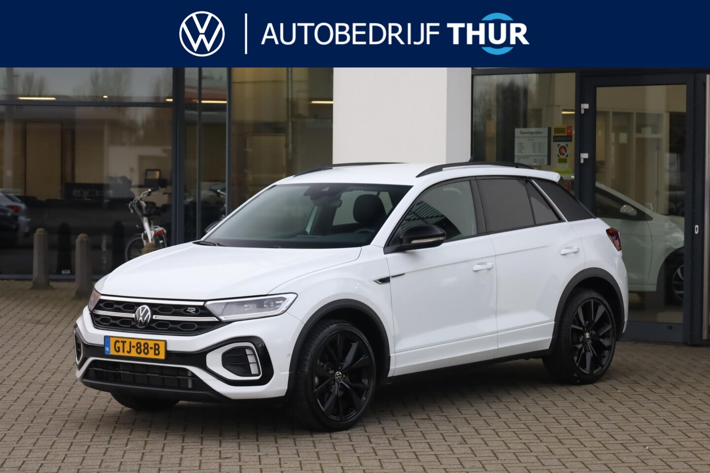 Volkswagen T-Roc - 1.5 TSI R-Line 150pk / 110kw black style, side assist, navigatie, park assist, r line in e - AutoWereld.nl