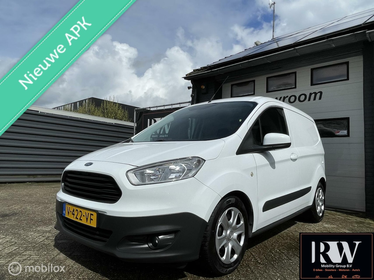 Ford Transit Courier - 1.5 TDCI Ambiente met airco en p-sensor - AutoWereld.nl