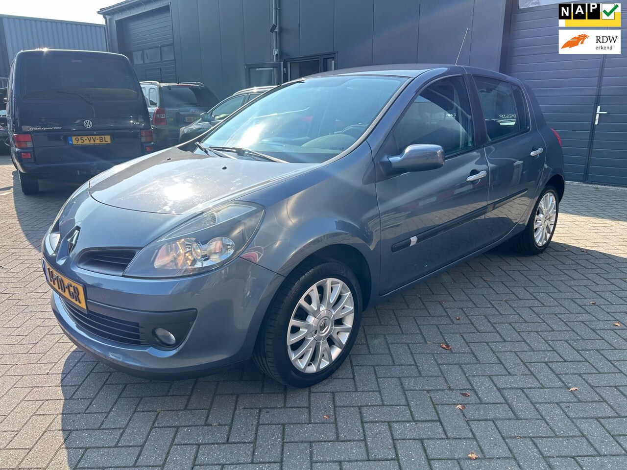 Renault Clio - 1.6-16V Privilege. 67.000Km inkl Nieuwe distributie! - AutoWereld.nl