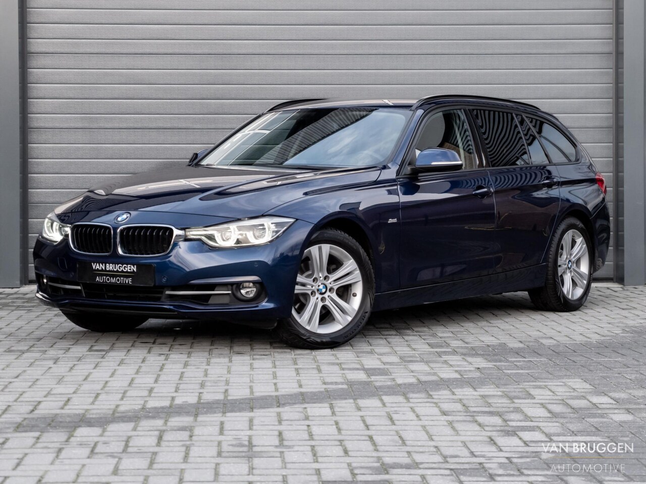 BMW 3-serie Touring - 318i Luxury Edition Trekhaak Automaat Leer - AutoWereld.nl