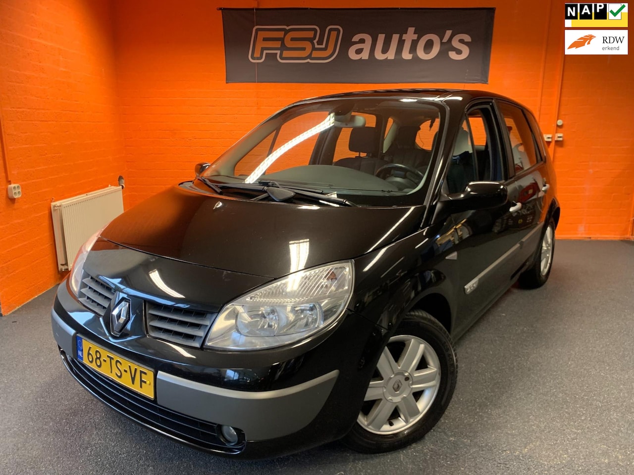 Renault Scénic - 2.0-16V / TECH LINE / PANODAK / AIRCO!! - AutoWereld.nl