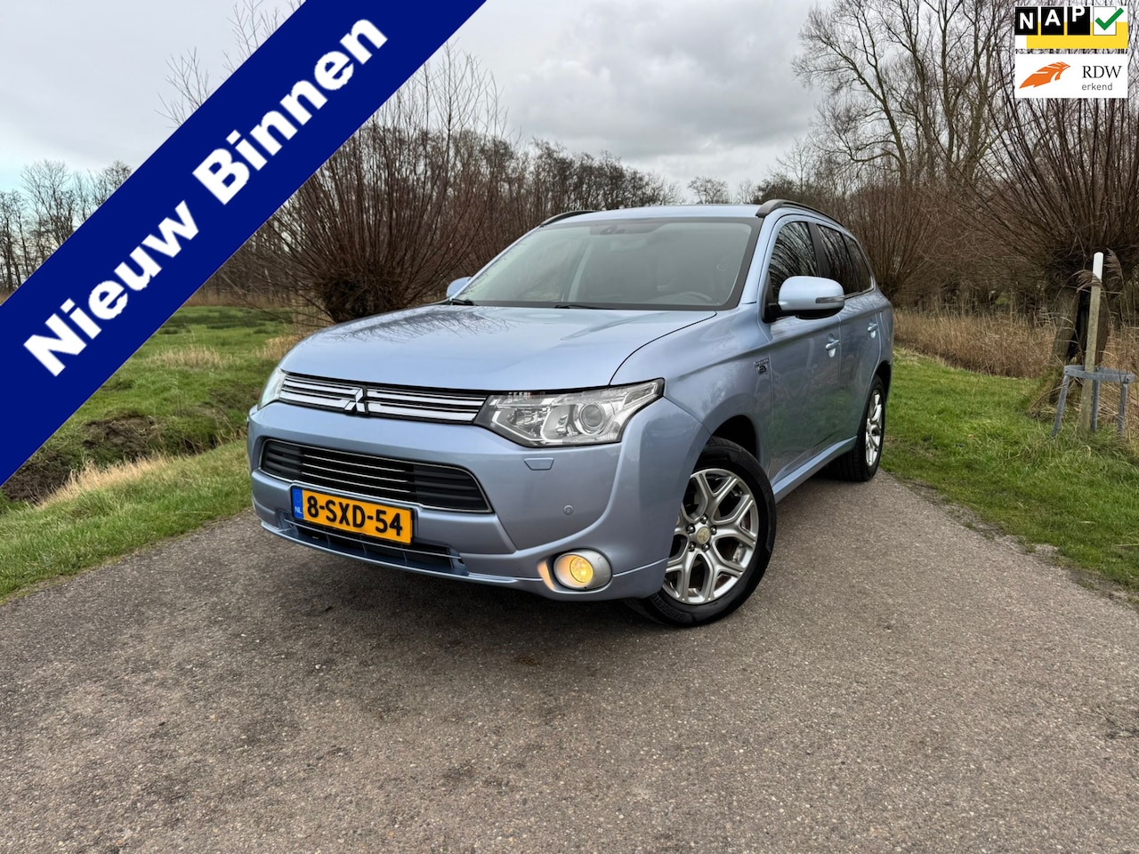 Mitsubishi Outlander - 2.0 PHEV Instyle / Automaat / LM Velgen / Leder/ Camera / Schuifkanteldak / Elektrische kl - AutoWereld.nl