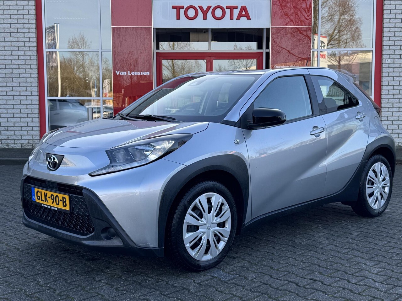 Toyota Aygo X - MT PLAY ALL SEASON AD-CRUISE AIRCO APPLE/ANDROID CAMERA BLUETOOTH EL-RAMEN/SPIEGELS - AutoWereld.nl