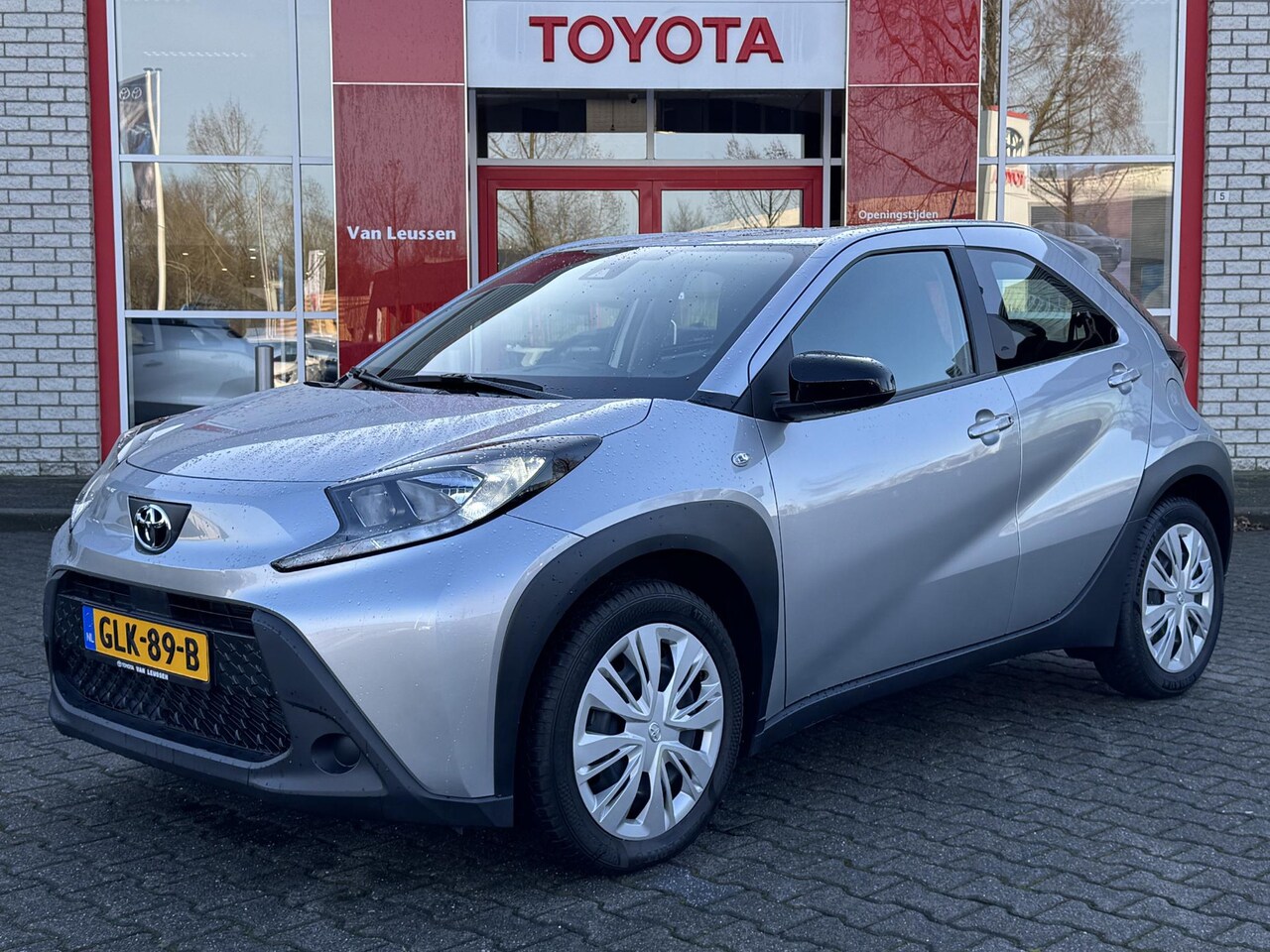 Toyota Aygo X - MT PLAY ALL SEASON AD-CRUISE AIRCO APPLE/ANDROID CAMERA BLUETOOTH EL-RAMEN/SPIEGELS - AutoWereld.nl