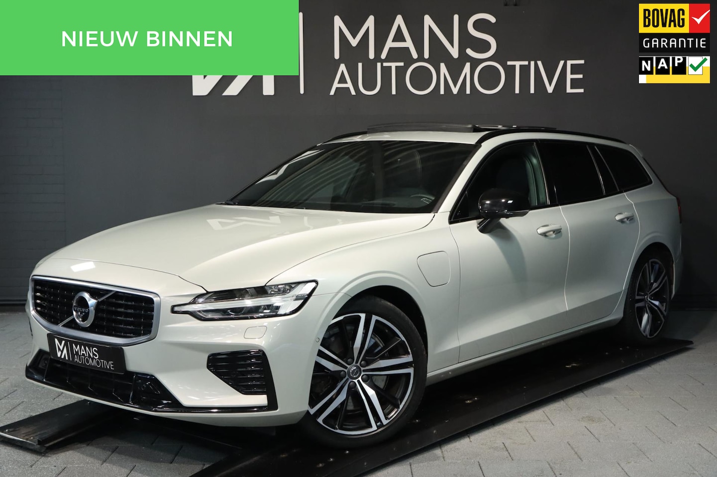 Volvo V60 - 2.0 T8 Recharge AWD R-Design / PANODAK / 360 / H&K / TREKHAAK / ACC / 19'' - AutoWereld.nl