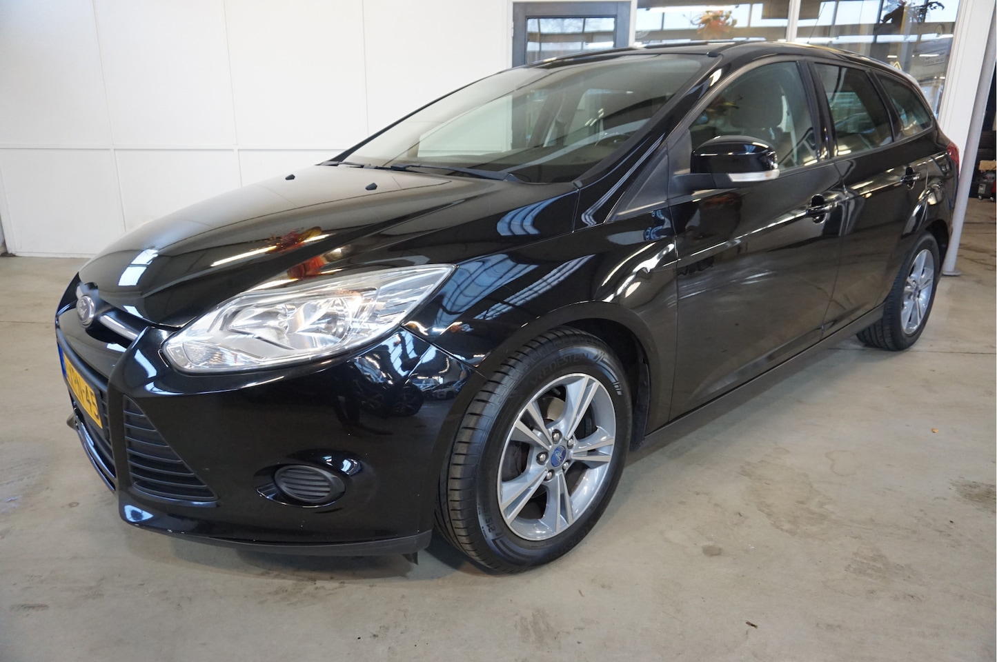 Ford Focus Wagon - 1.0 EcoBoost Edition Airco Navi Parkeersensoren - AutoWereld.nl