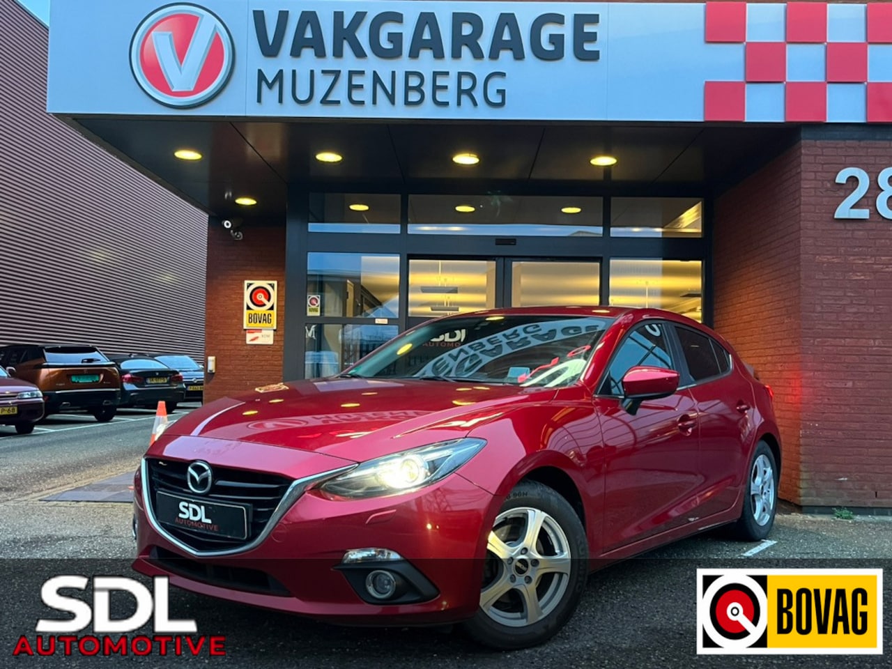 Mazda 3 - 2.0 SkyActiv-G 120 GT-M Line // NAVI // CMAERA // CRUISE // HEAD UP DISPLAY // CLIMA - AutoWereld.nl