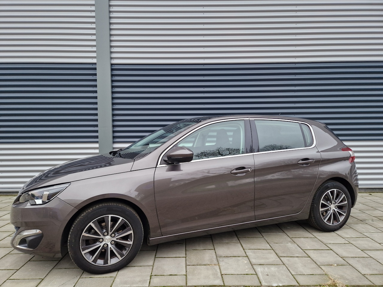 Peugeot 308 - 1.2 e-THP Blue Lease Premium Trekhaak climatronic , panorama ,NAP,cruise - AutoWereld.nl