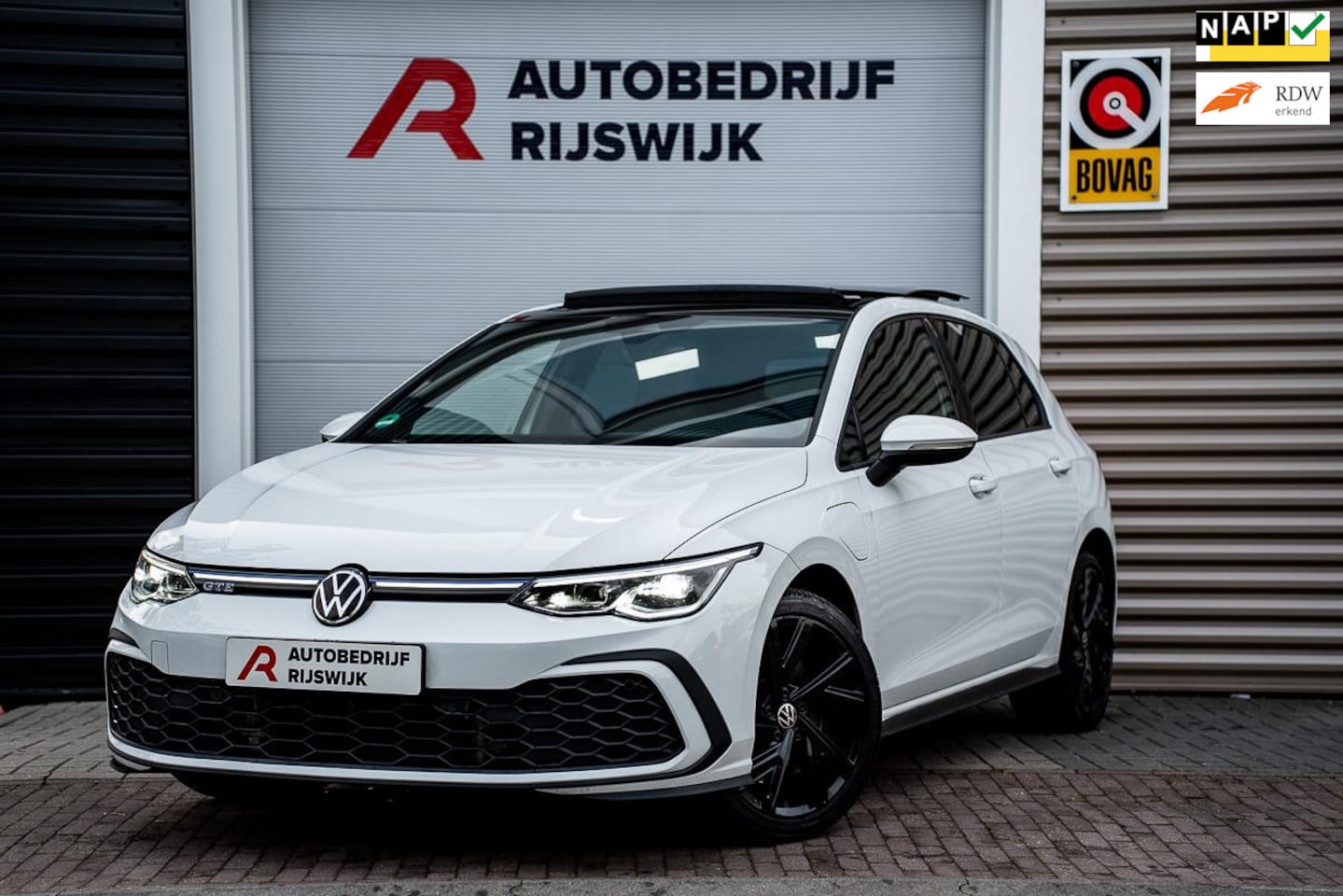 Volkswagen Golf - 1.4 eHybrid GTE Pano/Lane Assist/Sfeer - AutoWereld.nl