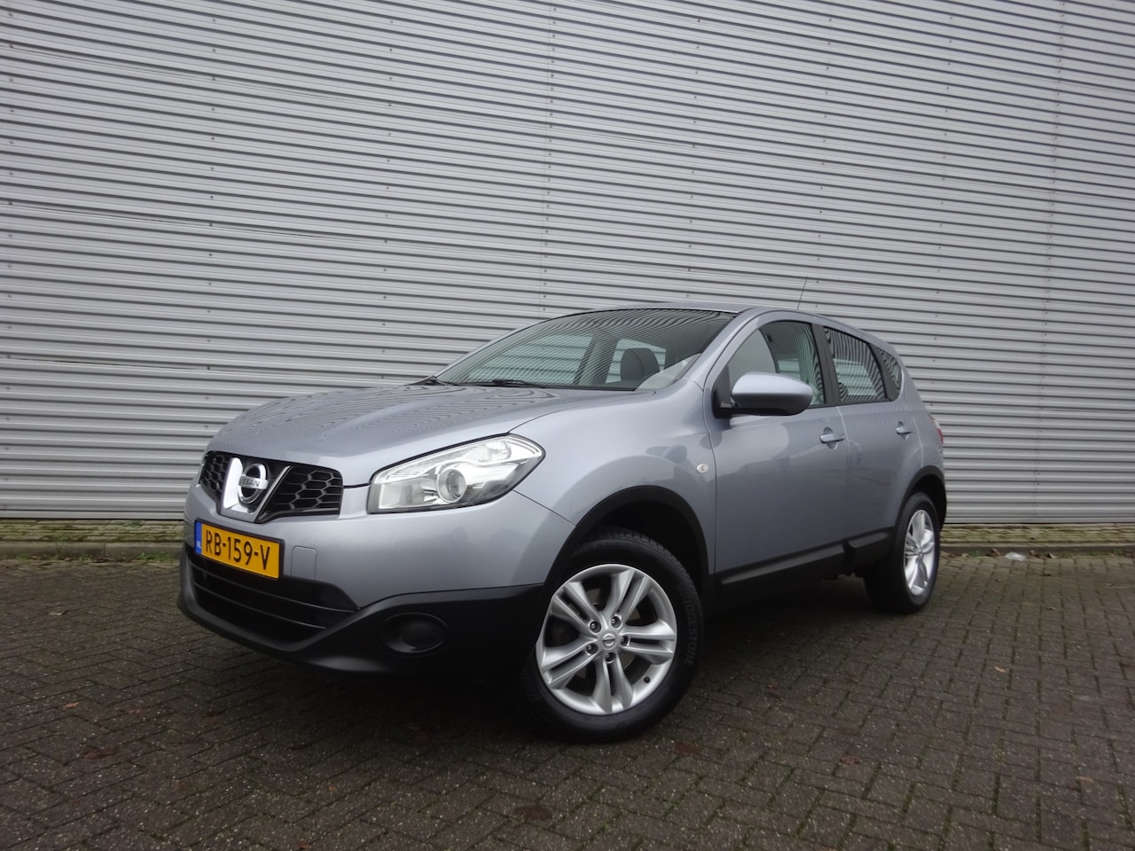 Nissan Qashqai - 1.6 Visia Airco / Elektr. ramen / Lm velgen / Trekhaak - AutoWereld.nl