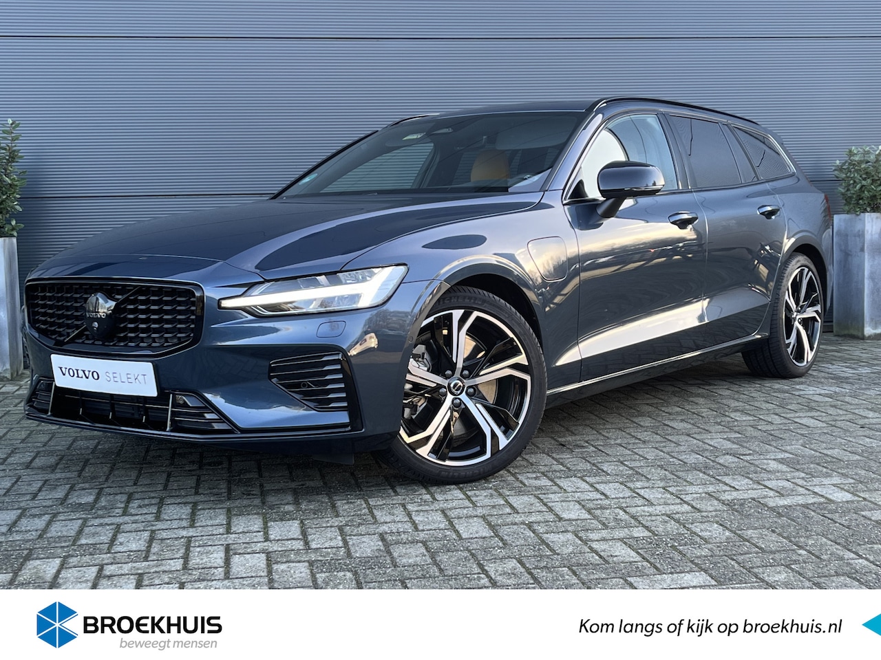 Volvo V60 - 2.0 T6 Recharge AWD Ultra Dark | Nappa leder | HUD | 360 camera | Massage | Gelamineerd gl - AutoWereld.nl