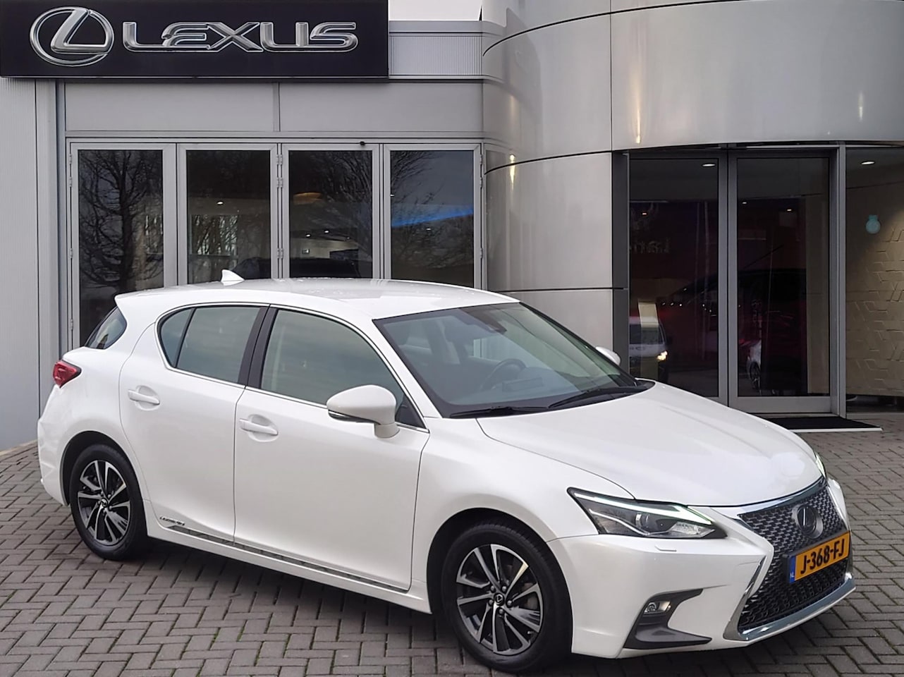 Lexus CT 200h - Business Line Pro NL-AUTO KEYLESS AD-CRUISE NAV GROOT-SCHERM LM-VELGEN - AutoWereld.nl