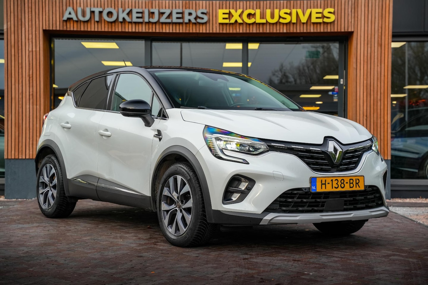 Renault Captur - 1.0 TCe 100 Intens New Model Navigatie Camera Ambient LED DAB+ Lane Assist Keyless 17”LM - AutoWereld.nl