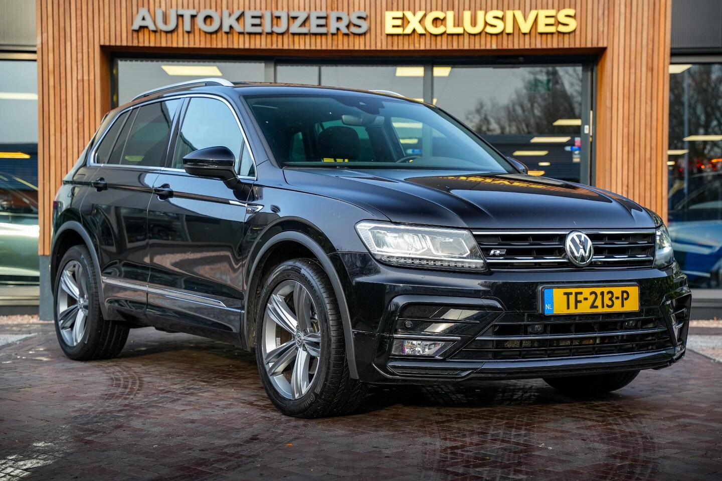 Volkswagen Tiguan - 1.4 TSI 4Motion Highline Business R Line Panoramadak Adapt. Cruise Camera Navi - AutoWereld.nl