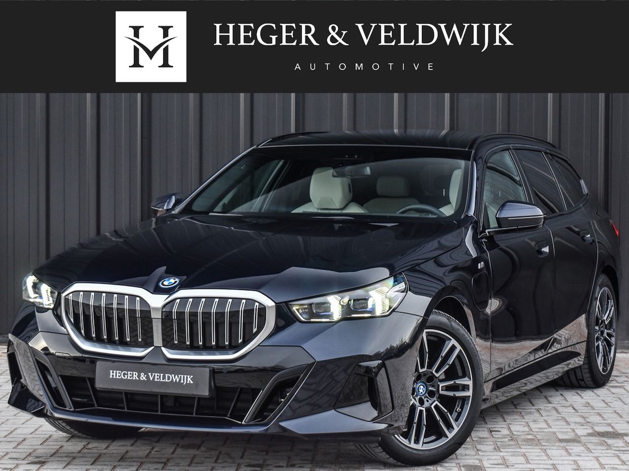 BMW 5-serie Touring - 530e xDrive | M-SPORT | PANORAMADAK | COMFORT ACCESS | TREKHAAK | MEMORY SEATS | 4-ZONE CL - AutoWereld.nl