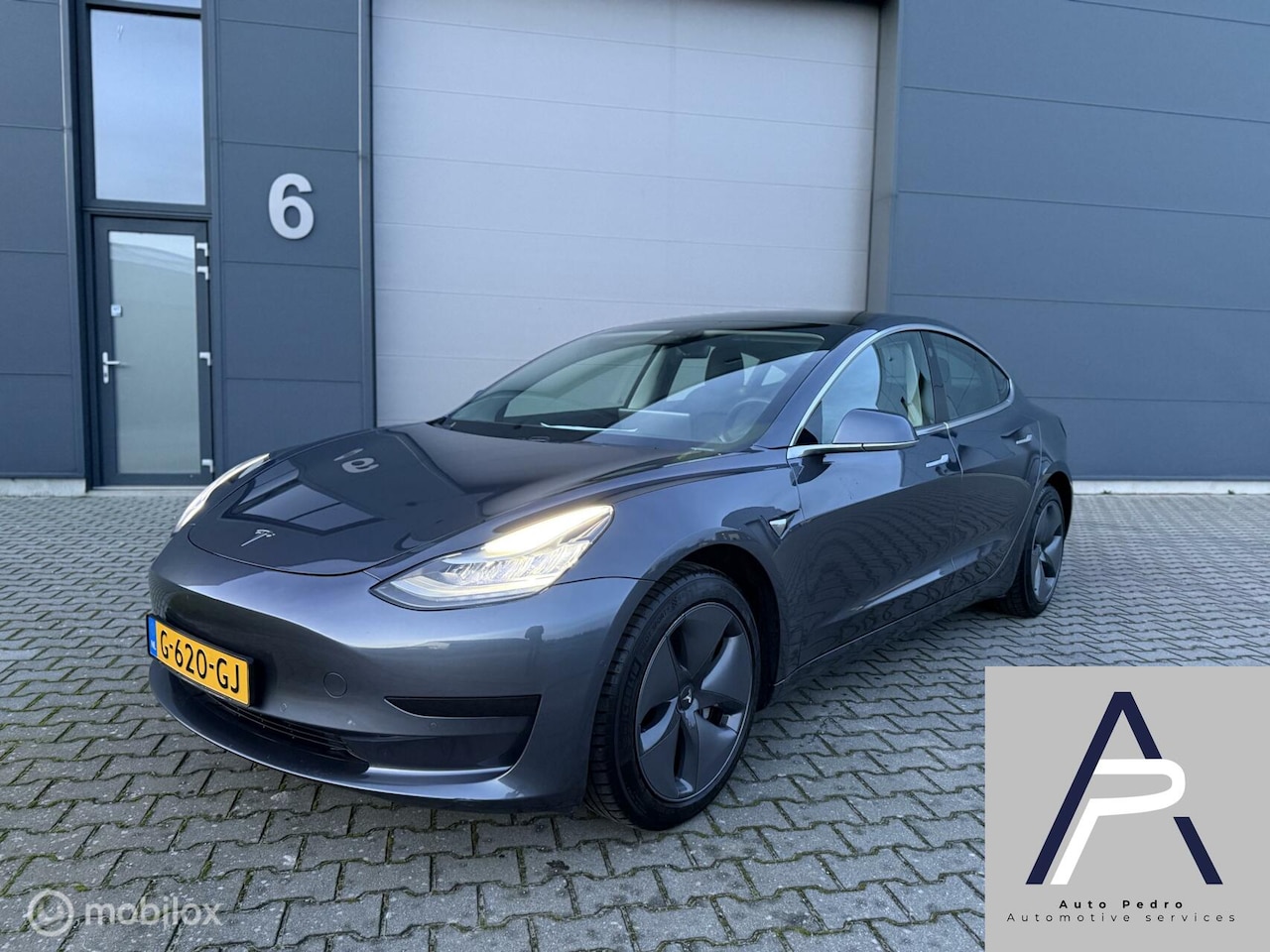 Tesla Model 3 - Standard RWD Plus 60 kWh Grijs 29.000km!NAP - AutoWereld.nl