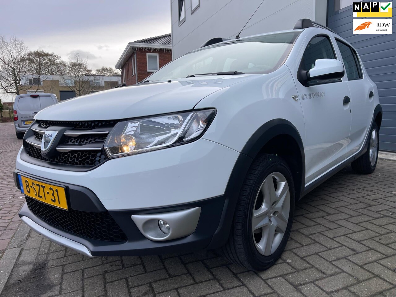 Dacia Sandero Stepway - 0.9 TCe Lauréate/Navi/1eigenaar/Cruise-c/Airco/Trekhaak/PDC/Dealer-onderhouden/AUX - AutoWereld.nl