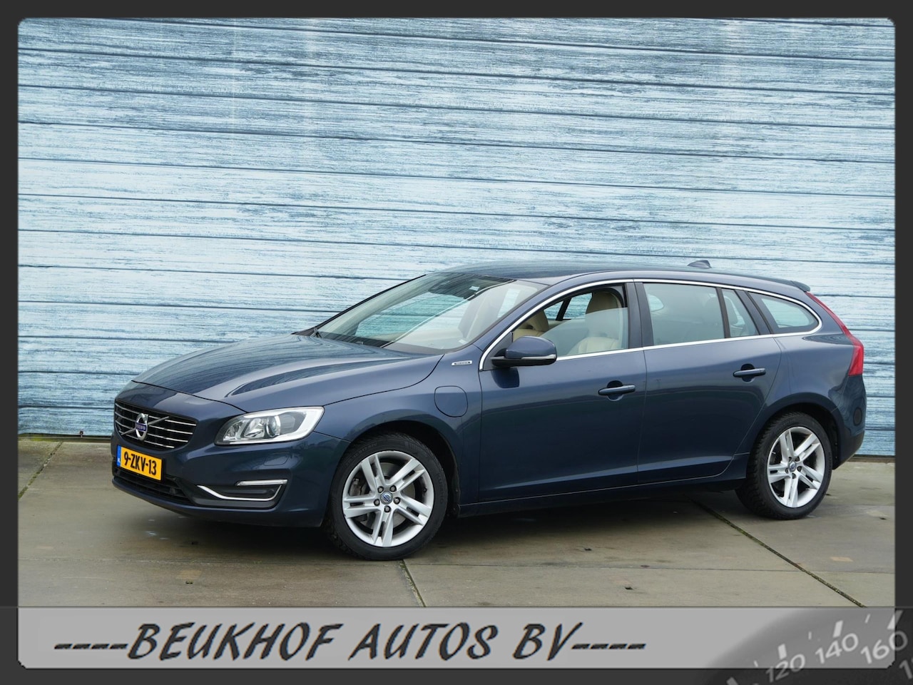 Volvo V60 - 2.4 D6 AWD Plug-In Hybrid Summum Trekhaak Leer - AutoWereld.nl