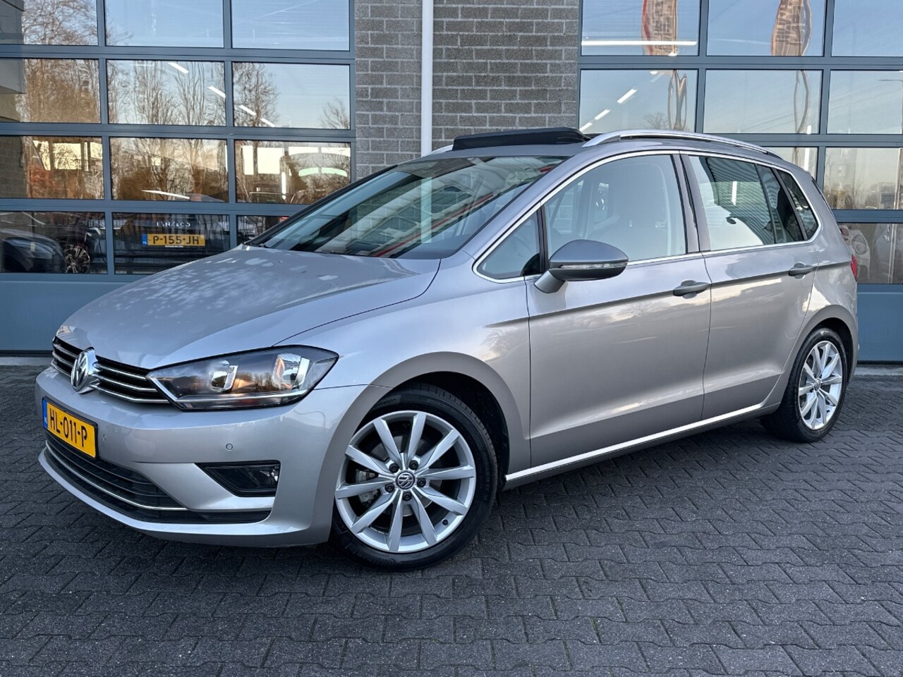 Volkswagen Golf Sportsvan - 1.2 TSI Highline | 1E EIGENAAR | SCHUIFDAK | - AutoWereld.nl