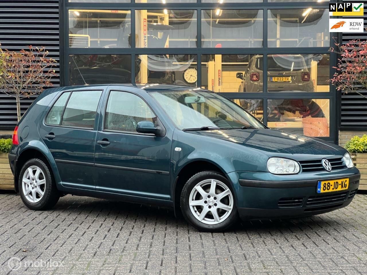 Volkswagen Golf - 1.4-16V Airco|Trekhaak|Lmv|New Apk|Nap|Boekj - AutoWereld.nl